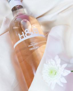 🇫🇷 
L'évasion commence avec HB Provence 🚀
--------------------------
🇬🇧 
The escape begins with HB Provence 🚀

#aixenprovence #provence #winerose #suddelafrance #hb #rosewine #bestwine #vin #hbprovence #wine #drink #rosé